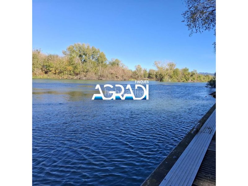 Foto aeaddc44-bb9f-4381-be83-fd0bd56e6b0d. Casa amb aparcament a Ginestar