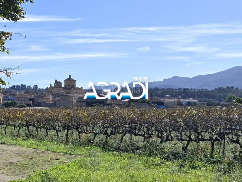 Foto b44bb0d0-e406-47c4-afe4-d3a39c06f589. Casa amb aparcament a Ginestar