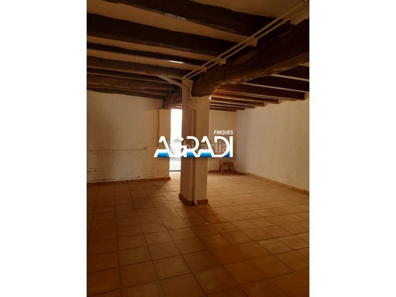 Foto b4b8111d-c44b-4cfa-aea9-2d49002ed359. Casa amb aparcament a Ginestar