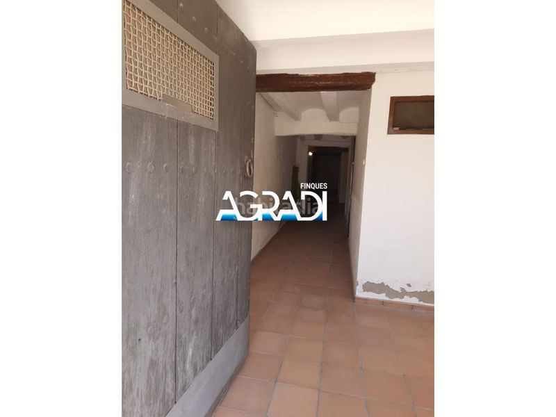 Foto db8e6cc4-a3b1-40f5-be9c-a34bd39e890f. Casa amb aparcament a Ginestar