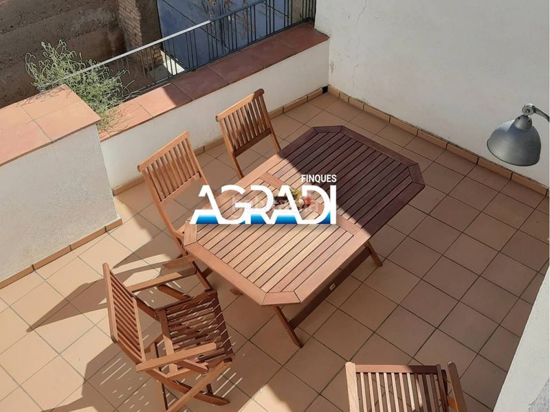 Foto f5c356a9-cc53-4315-8d69-399f6d62b4b3. Casa amb aparcament a Ginestar