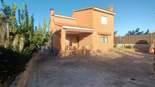 Location Chalet  Avenida de madrid. Alquiler chalet unifamiliar con piscina en calypo-navalcarnero