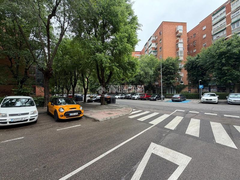 Foto 411d7655-fb3e-4fda-992b-aa2117188402. Piso  en venta en Vinateros Madrid