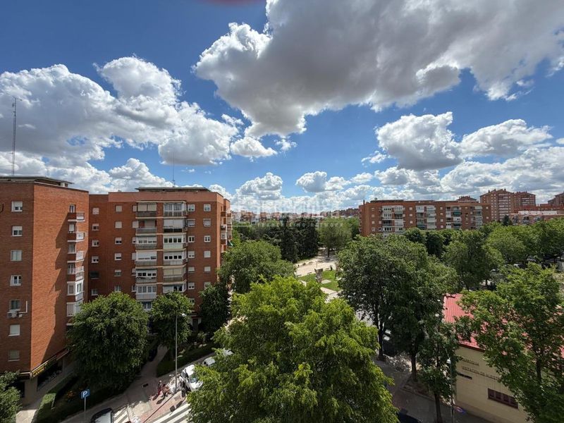 Foto b2b6e1e2-f1d1-4e87-9fbb-e2179238cd32. Piso  en venta en Vinateros Madrid
