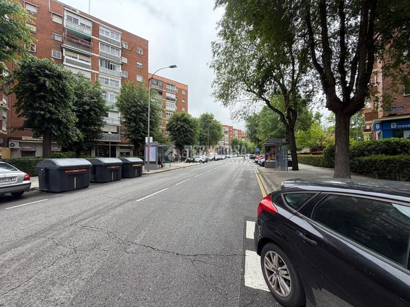 Foto d1de4657-24fb-4c02-80ae-da279d8b9816. Piso  en venta en Vinateros Madrid