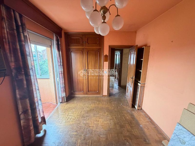 Foto d467f411-fae2-49e5-81e2-8c2a02d77613. Piso  en venta en Vinateros Madrid