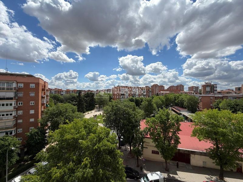 Foto de0e26b8-6bd6-4aa6-9d98-2d2e2ee57660. Piso  en venta en Vinateros Madrid