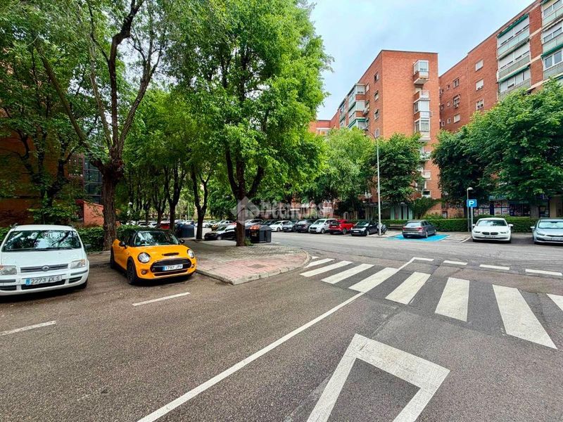 Foto ce87f77e-b1ff-4758-a120-4bedd1e3321a. Pis amb calefacció aparcament a Vinateros Madrid