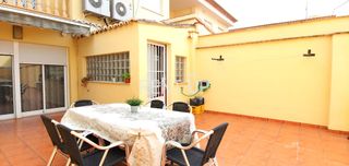 Casa a schiera in Rotglá y Corberá. Con gran patio y garaje privado