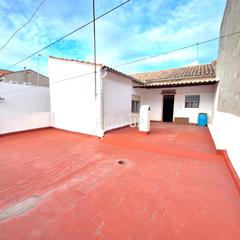 Casa a Alcúdia de Crespins (l´). Con gran terraza y patio