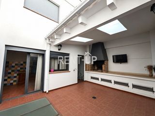 Maison jumelée à Novetlè. Exclusiva, con piscina cubierta, gran patio y dos terrazas