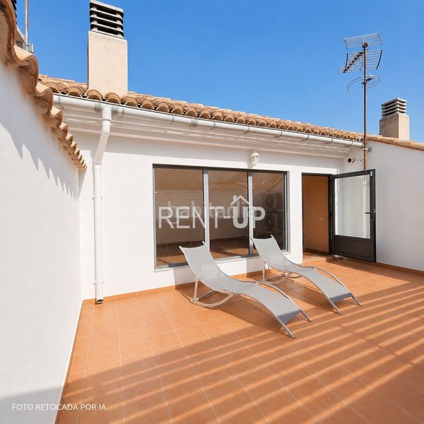 Foto 523c533e-306d-47ce-86df-a5a58d5ce186. Casa adossada amb xemeneia aparcament piscina a Novetlè