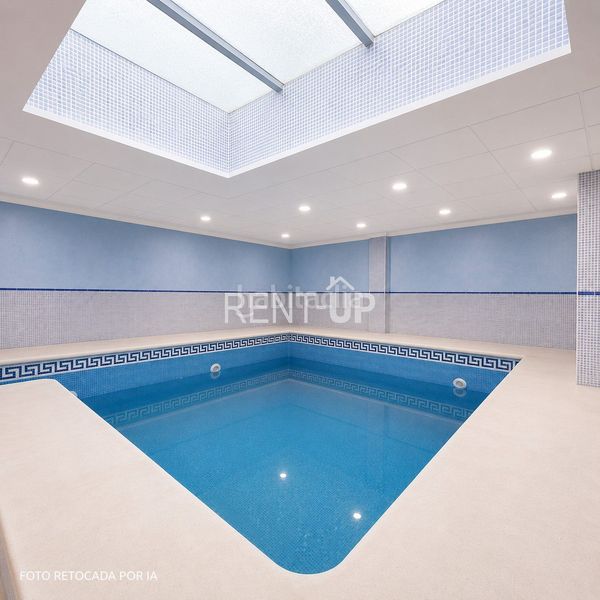 Foto bea0e1f6-6a1b-4709-a72b-a5929aa87b0e. Casa adossada amb xemeneia aparcament piscina a Novetlè