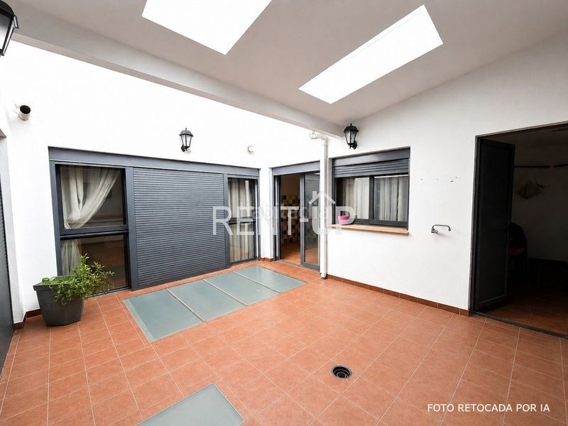 Foto cbe64ca3-0f6a-40d6-9a1c-a77f50df7dca. Casa adossada amb xemeneia aparcament piscina a Novetlè