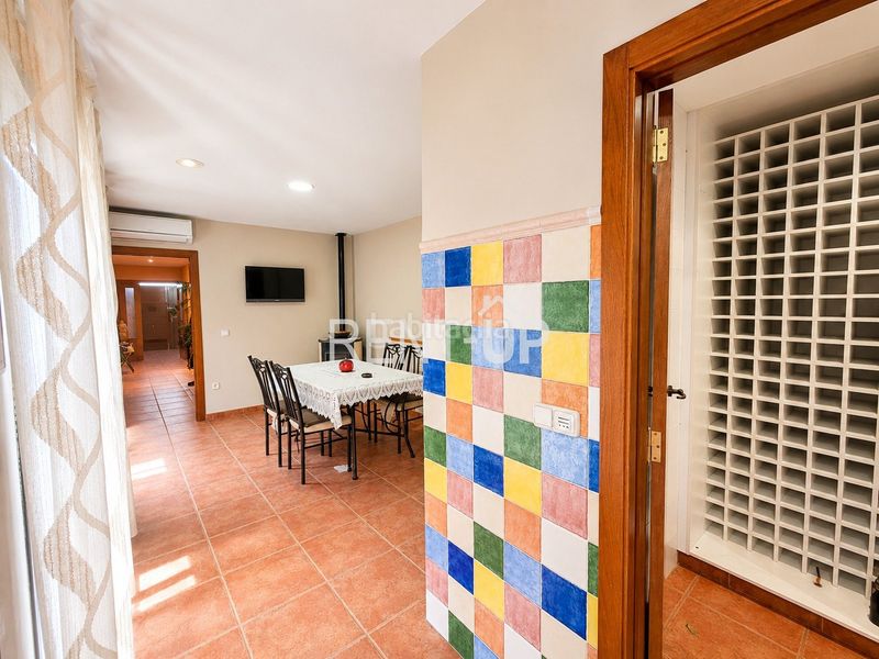 Foto d1a40617-3ce2-4065-8aae-a0c4e7aff795. Casa adossada amb xemeneia aparcament piscina a Novetlè