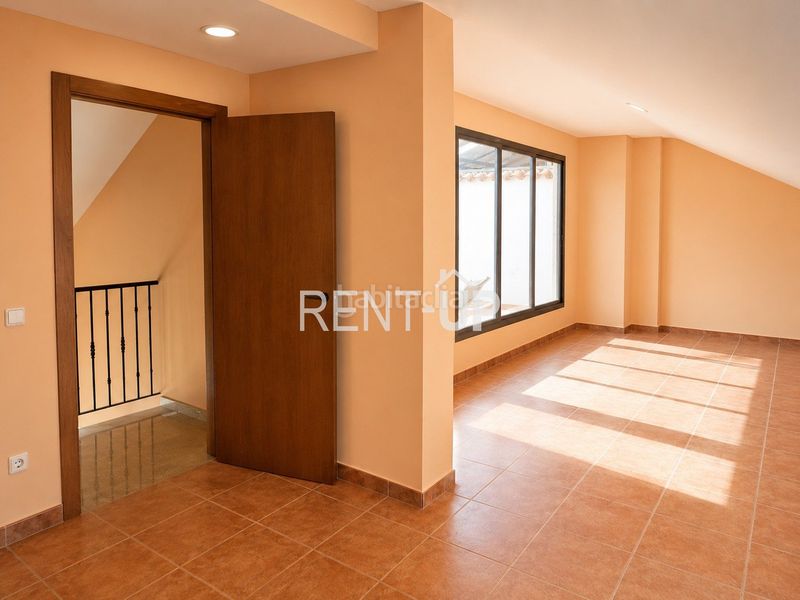 Foto eba34ff2-49dd-4750-9f45-1e7afe6e6e55. Casa adossada amb xemeneia aparcament piscina a Novetlè