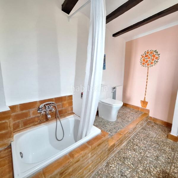 Foto ec92adaa-cea1-4005-b26e-c46ae75c22a5. Casa con mucho encanto para entrar a vivir en Xàtiva