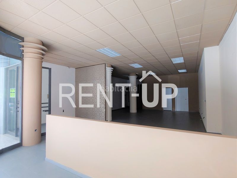 Foto 11dd337f-97ce-4655-ba86-ebabc07db9b4. Alquiler local comercial grande centrico, con gran escaparate en Xàtiva