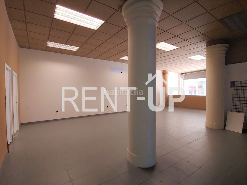 Foto 4f90af92-2288-4a20-824e-e1a7bd515642. Alquiler local comercial grande centrico, con gran escaparate en Xàtiva