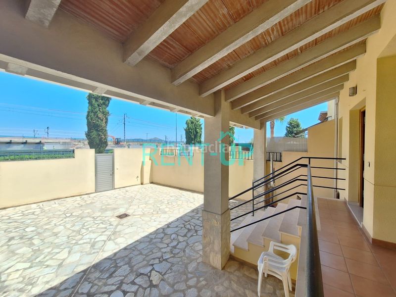 Foto 0b3617c7-ffaf-443a-8b09-e4d9198d5f13. Casa adossada amb aparcament a Novetlè
