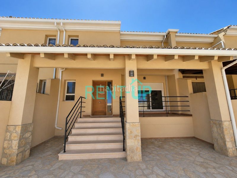 Foto 5b00a78d-e1b2-4808-a7ab-deca4422e4a8. Casa adossada amb aparcament a Novetlè