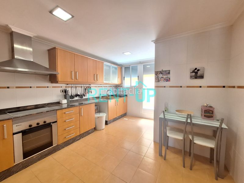 Foto 8f68bacf-169c-4ff2-ac5b-b51e32e98429. Casa adossada amb aparcament a Novetlè