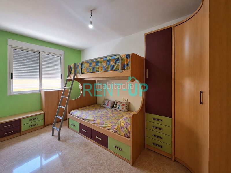 Foto 93f21796-ae6f-4471-9b33-9188693b41b5. Casa adossada amb aparcament a Novetlè