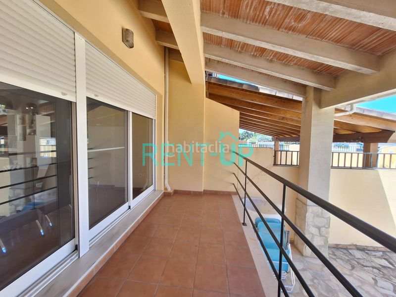 Foto bd5b175e-d5fb-446d-b62f-57f40fa3fa71. Casa adossada amb aparcament a Novetlè