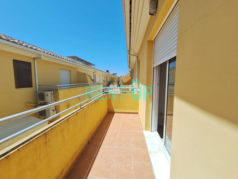 Foto cf252deb-1f83-4e0b-a307-1bbd63326b22. Casa adossada amb aparcament a Novetlè