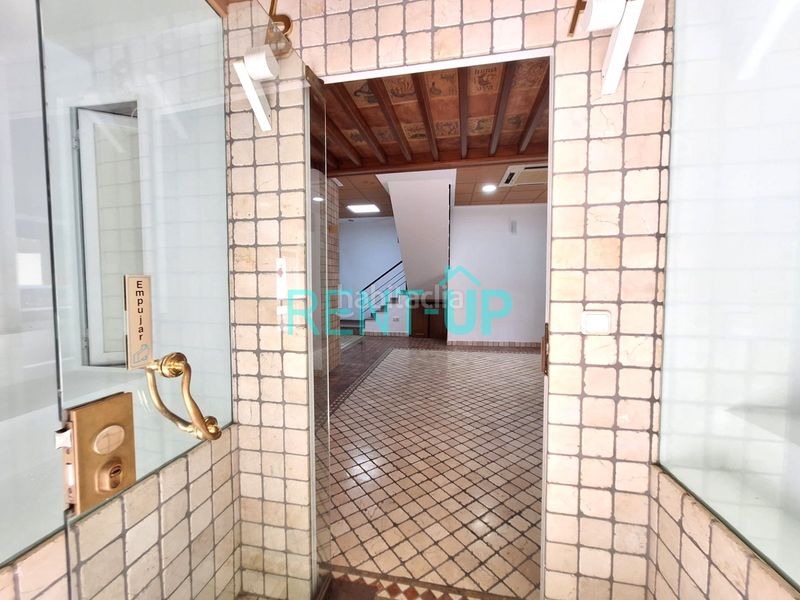 Foto 5e41c131-25e2-49f4-b640-f3450f64dc7c. Alquiler local comercial exclusivo local comercial en una de las mejores ubicaciones con tres escaparates en Xàtiva