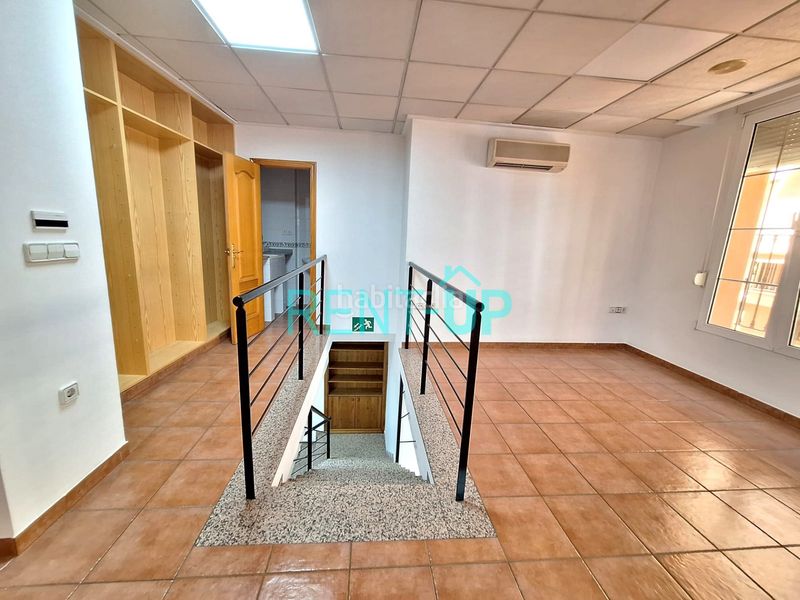 Foto 6c667511-656b-4bd3-985b-c4bbbd867337. Alquiler local comercial exclusivo local comercial en una de las mejores ubicaciones con tres escaparates en Xàtiva