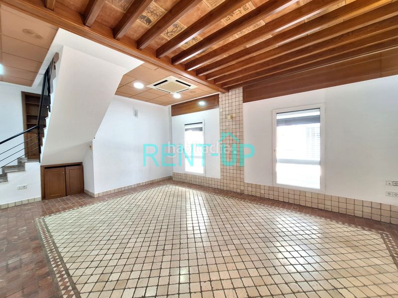 Foto a44ab286-ad3c-4718-9614-529f2d9d94f4. Alquiler local comercial exclusivo local comercial en una de las mejores ubicaciones con tres escaparates en Xàtiva