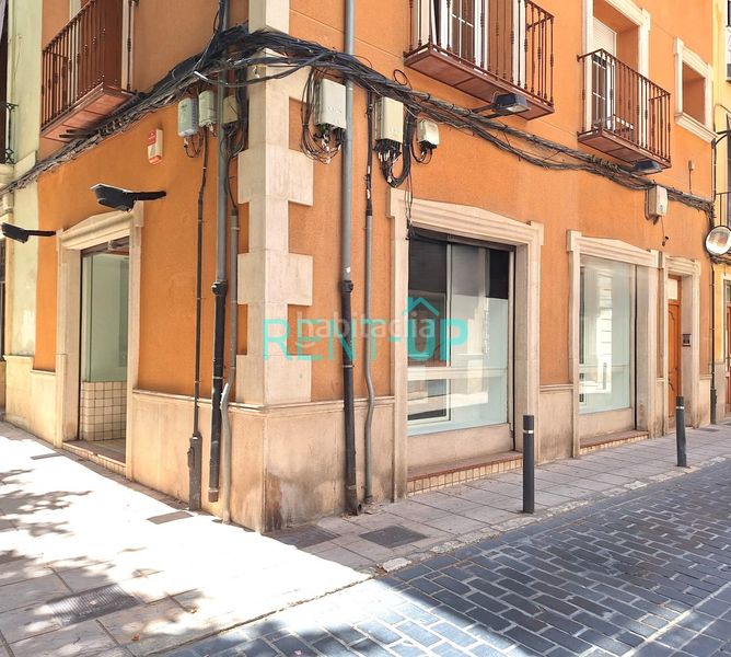 Foto b8b2c5f4-cdc8-4fa8-9912-deb52d6816fa. Alquiler local comercial exclusivo local comercial en una de las mejores ubicaciones con tres escaparates en Xàtiva