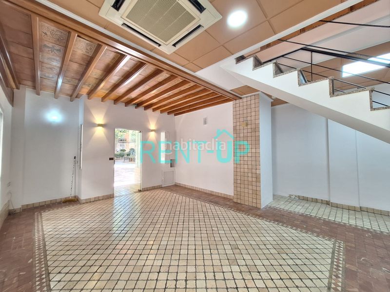 Foto c2d1fe10-765b-4bbb-9c70-6c905c46dbfb. Alquiler local comercial exclusivo local comercial en una de las mejores ubicaciones con tres escaparates en Xàtiva