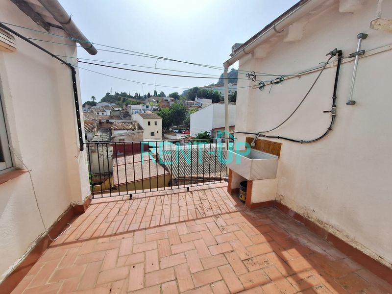 Foto 4ba6d574-9a3c-49fa-a63e-761d767a13c6. Casa amb xemeneia a Xàtiva