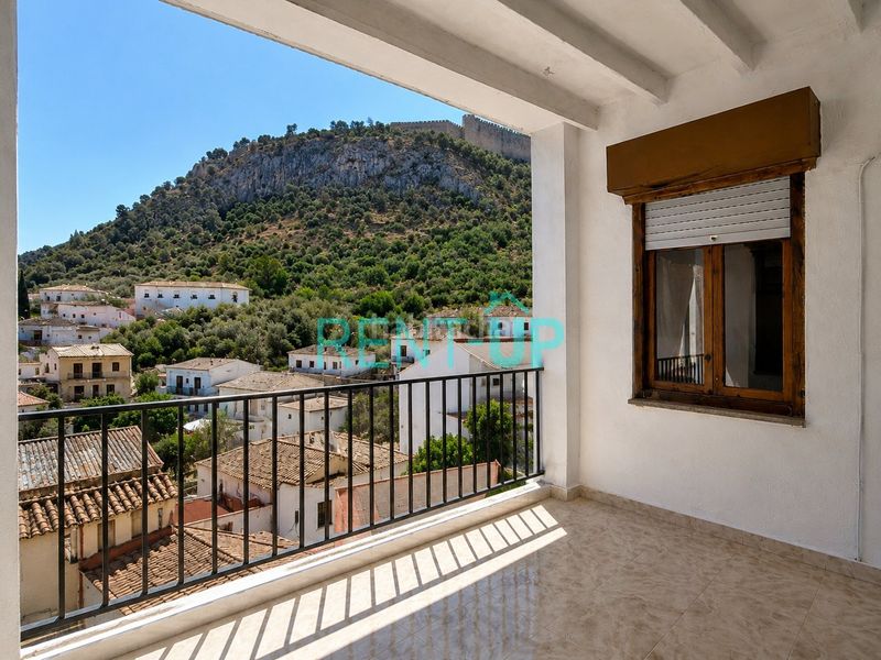 Foto bde46394-a6cc-470c-a67c-9b7326303661. Casa amb xemeneia a Xàtiva