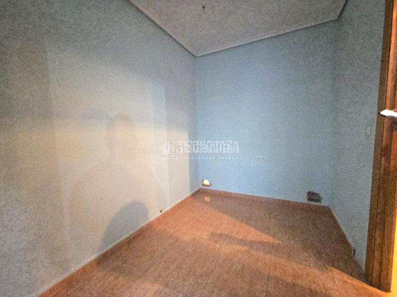 Foto 51f53cc0-b846-4c2e-844c-86c54466af41. Pis a Torrefiel Valencia