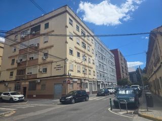 Etagenwohnung in Torrefiel. Piso en venta en valencia
