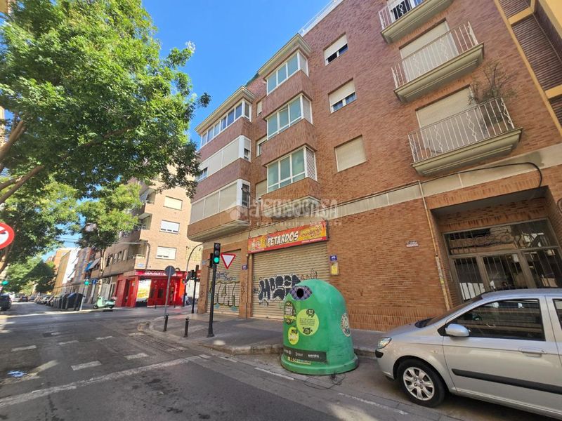 Foto 1270482a-1bbd-4c2d-a425-52d9a9aac7dc. Aparcament cotxe a Torrefiel Valencia