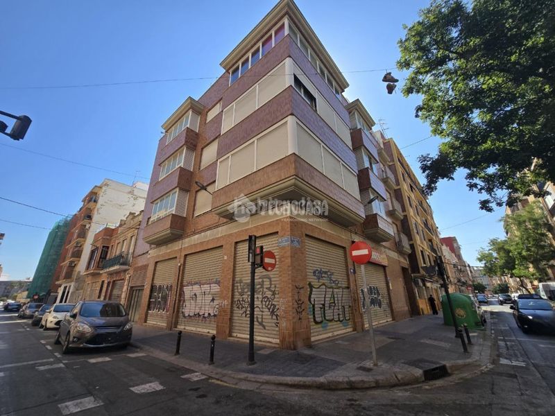 Foto 1daf0993-2230-436d-a593-aab7efb56ea4. Aparcament cotxe a Torrefiel Valencia
