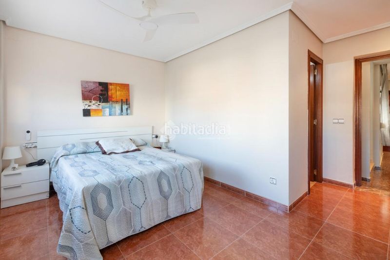 Foto 188d44e8-fe1b-4ed6-a032-5d7afebd4598. Casa amb aparcament a Torrefiel Valencia