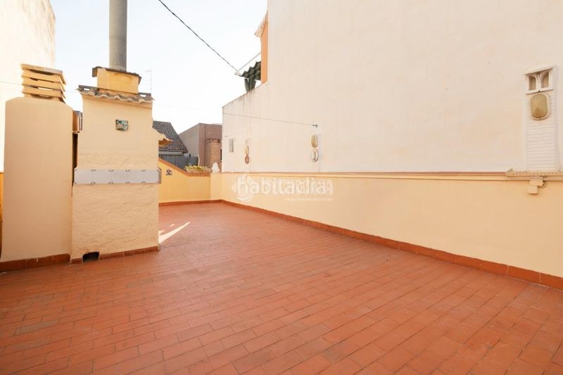 Foto 3b1edebf-b9a1-4639-b024-20497584aa2e. Casa amb aparcament a Torrefiel Valencia
