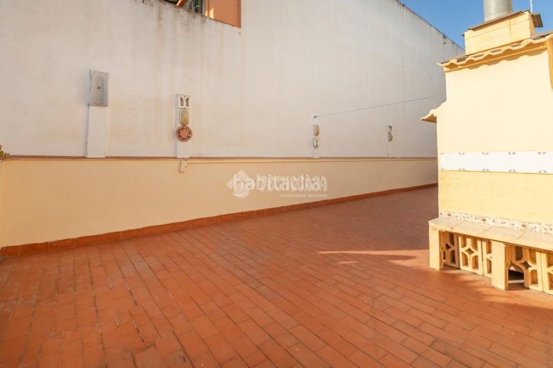 Foto 3c62dbf2-6cfe-4e4a-976a-87214572fdd4. Casa amb aparcament a Torrefiel Valencia
