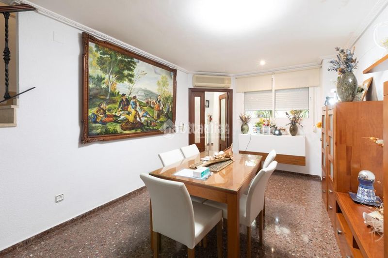 Foto 472c68e2-8d8b-465a-9494-a81dc1390aa7. Casa amb aparcament a Torrefiel Valencia
