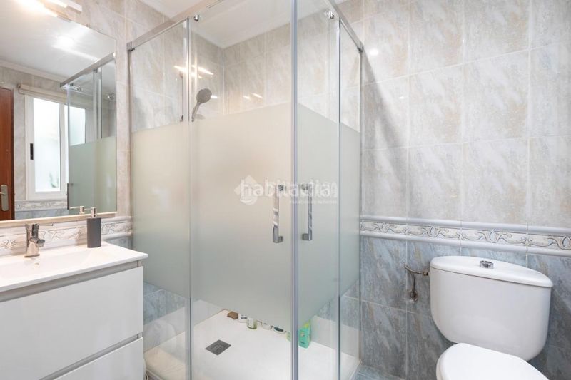 Foto 4fe3d0ee-b143-4080-bb4e-f5bc276e3a5b. Casa amb aparcament a Torrefiel Valencia