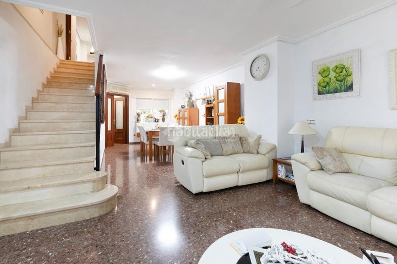 Foto 801695ed-a68a-4d8c-9926-24b44f911032. Casa amb aparcament a Torrefiel Valencia