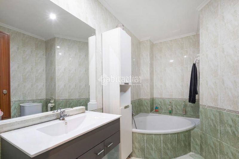 Foto b922a6f0-ef57-445a-bca5-be4a701096b2. Casa amb aparcament a Torrefiel Valencia