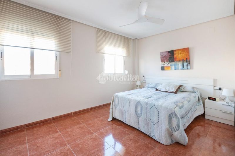 Foto c7c0ee46-c10e-4a34-a019-21064f001587. Casa amb aparcament a Torrefiel Valencia