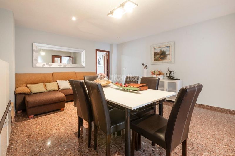Foto e6246f69-3155-46ba-8d93-bf9fa73e0c15. Casa amb aparcament a Torrefiel Valencia