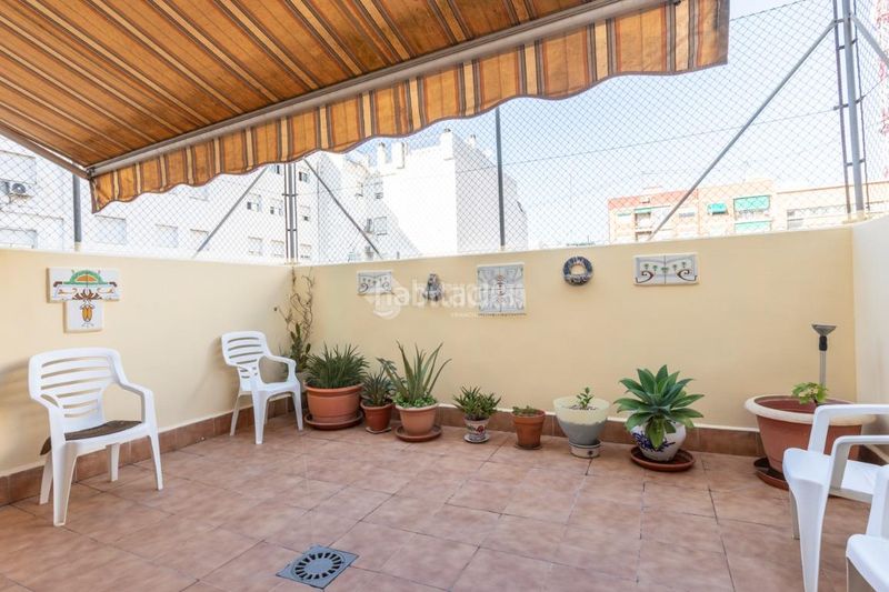 Foto ed93b1d9-1f27-4bd8-aa8a-658b5a2bdc66. Casa amb aparcament a Torrefiel Valencia